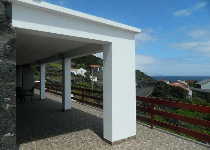 Adega Ninho Da Cagarra * Calheta de Nesquim